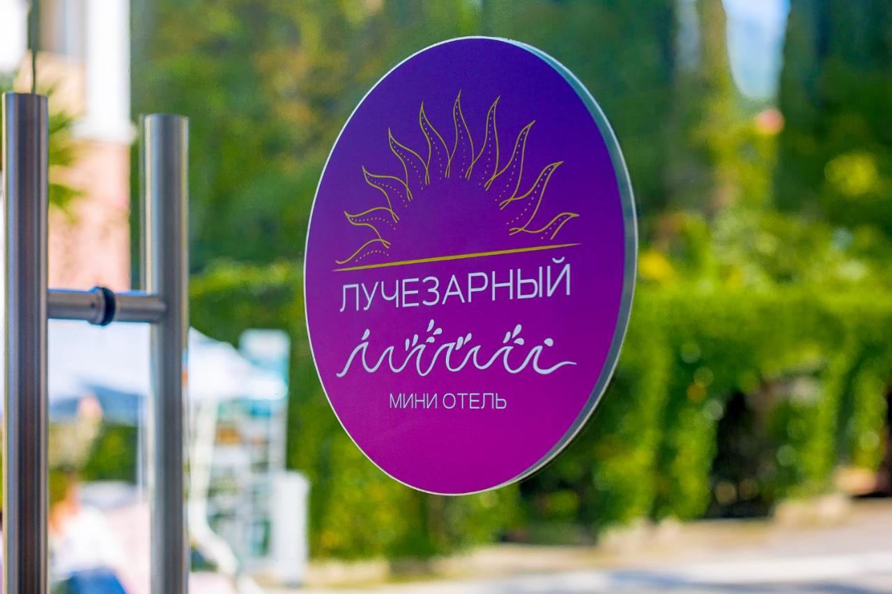 Мини-Отель Лучезарный Gagra Exterior foto
