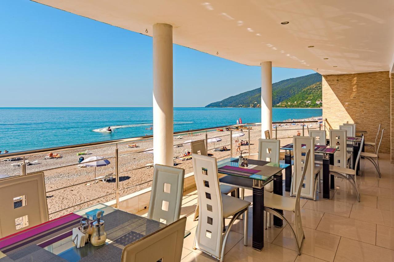 Мини-Отель Лучезарный Gagra Exterior foto