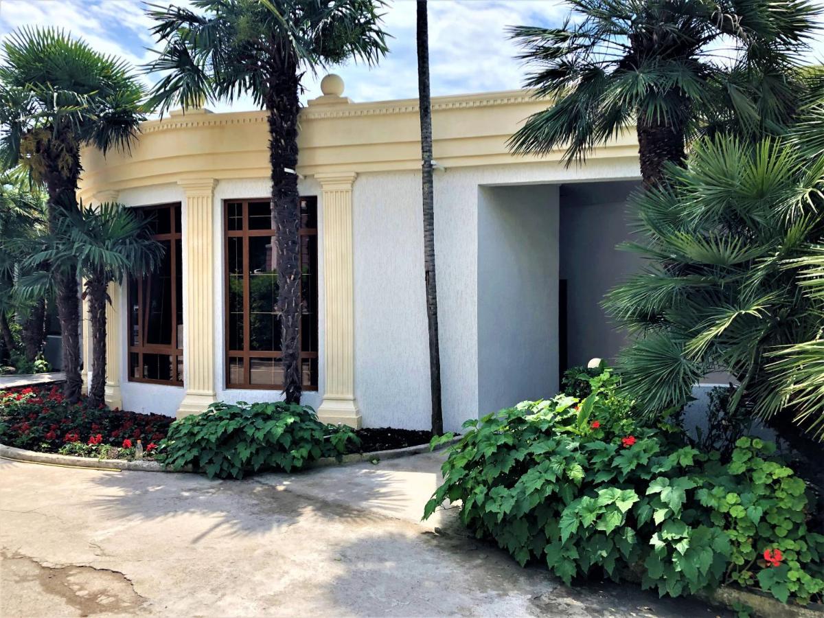 Мини-Отель Лучезарный Gagra Exterior foto