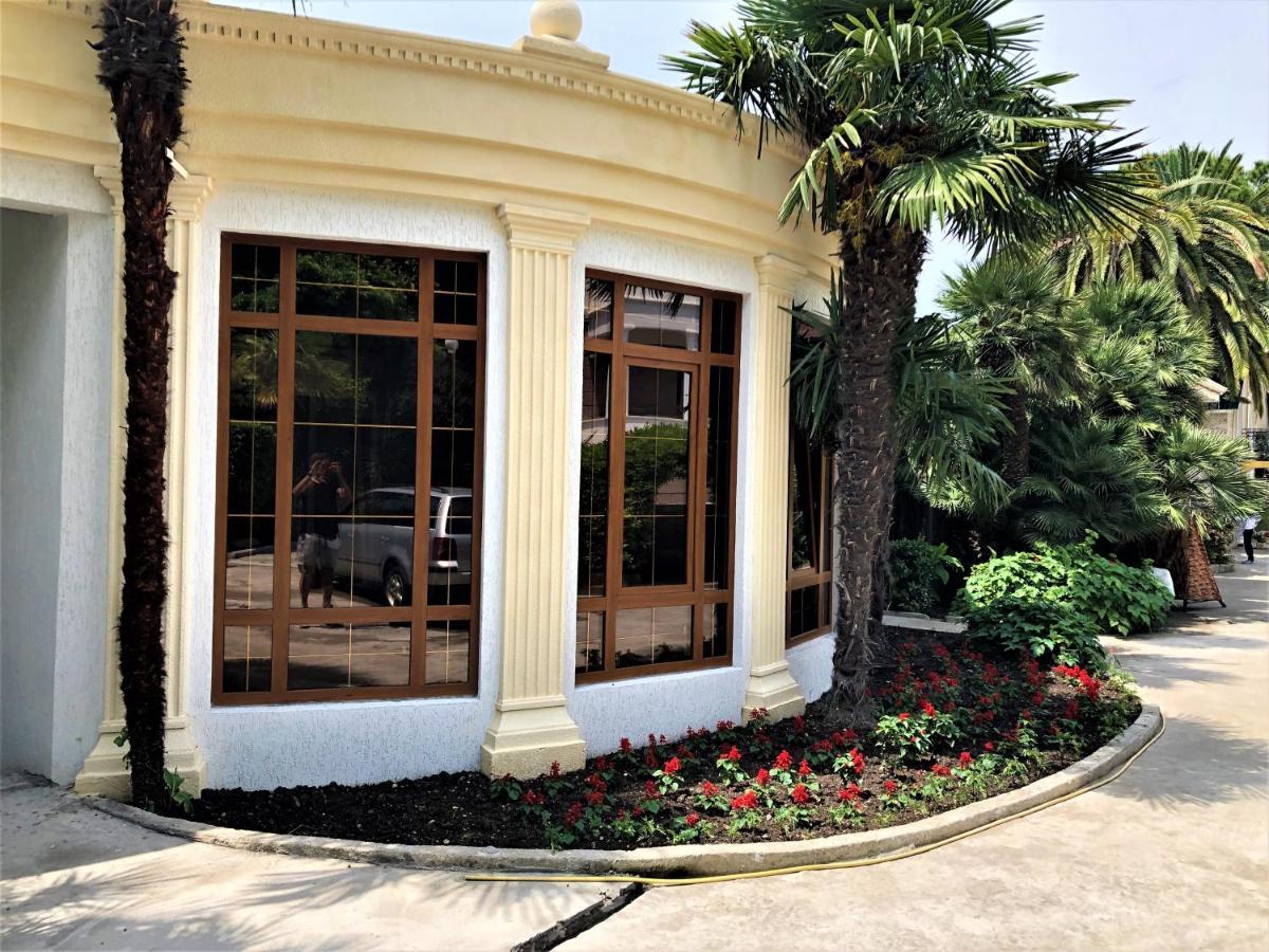 Мини-Отель Лучезарный Gagra Exterior foto
