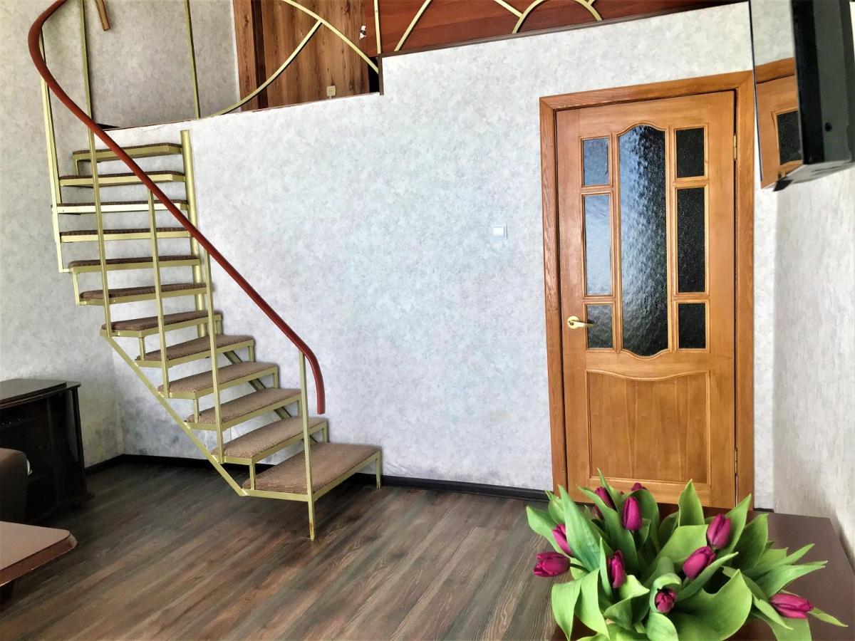 Мини-Отель Лучезарный Gagra Exterior foto