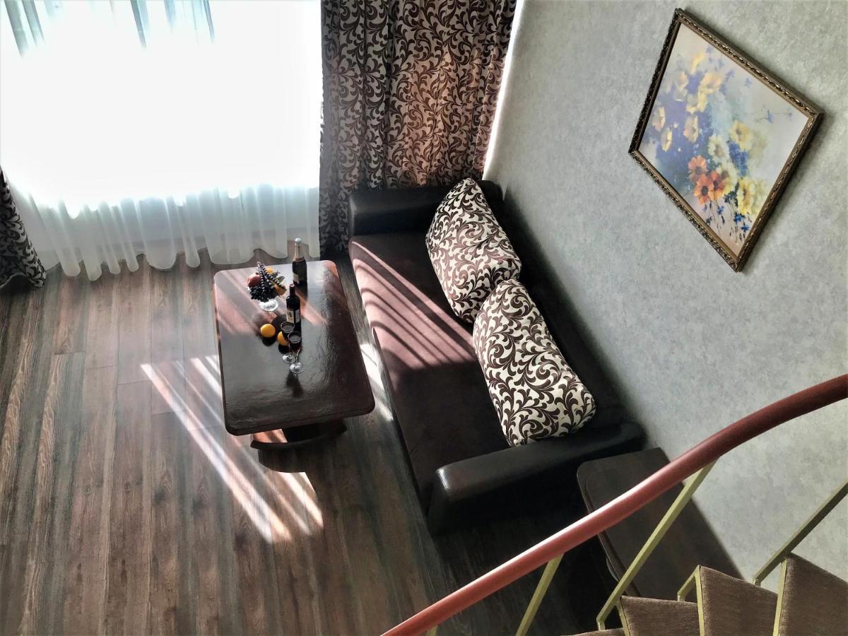 Мини-Отель Лучезарный Gagra Exterior foto